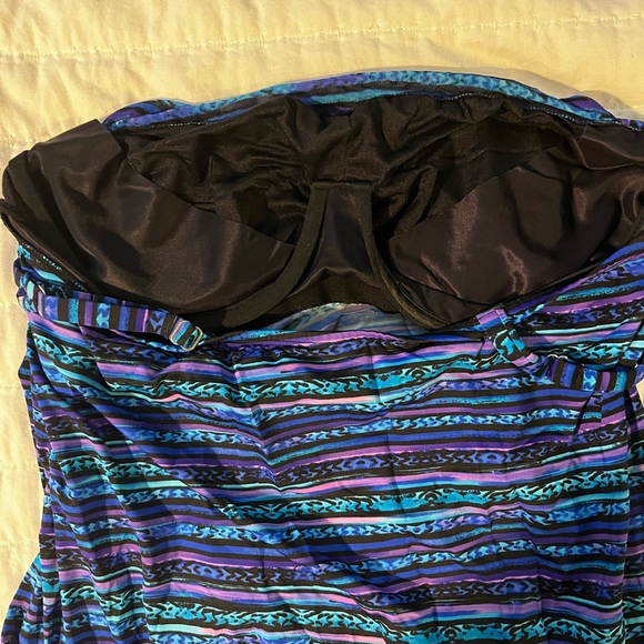 Women's Blue Striped Tankini Top (size 10DD) - Picture 7 of 8